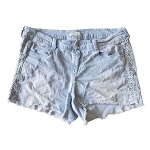 Forever 21+ Plus Women’s  Shorts Blue Denim Light Wash Cut Off Size 14